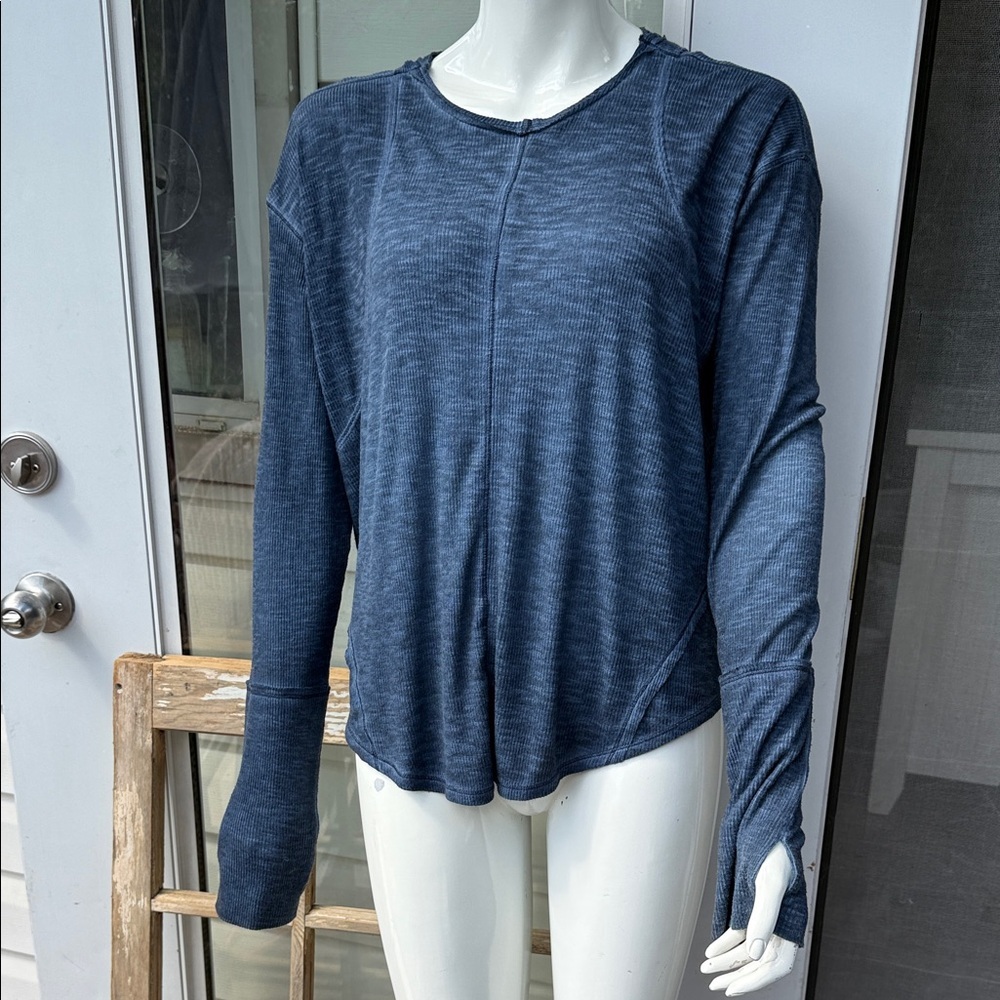 Free People movement ribbed fabric, long sleeve t-shirt sporty back cut-outs. Lg